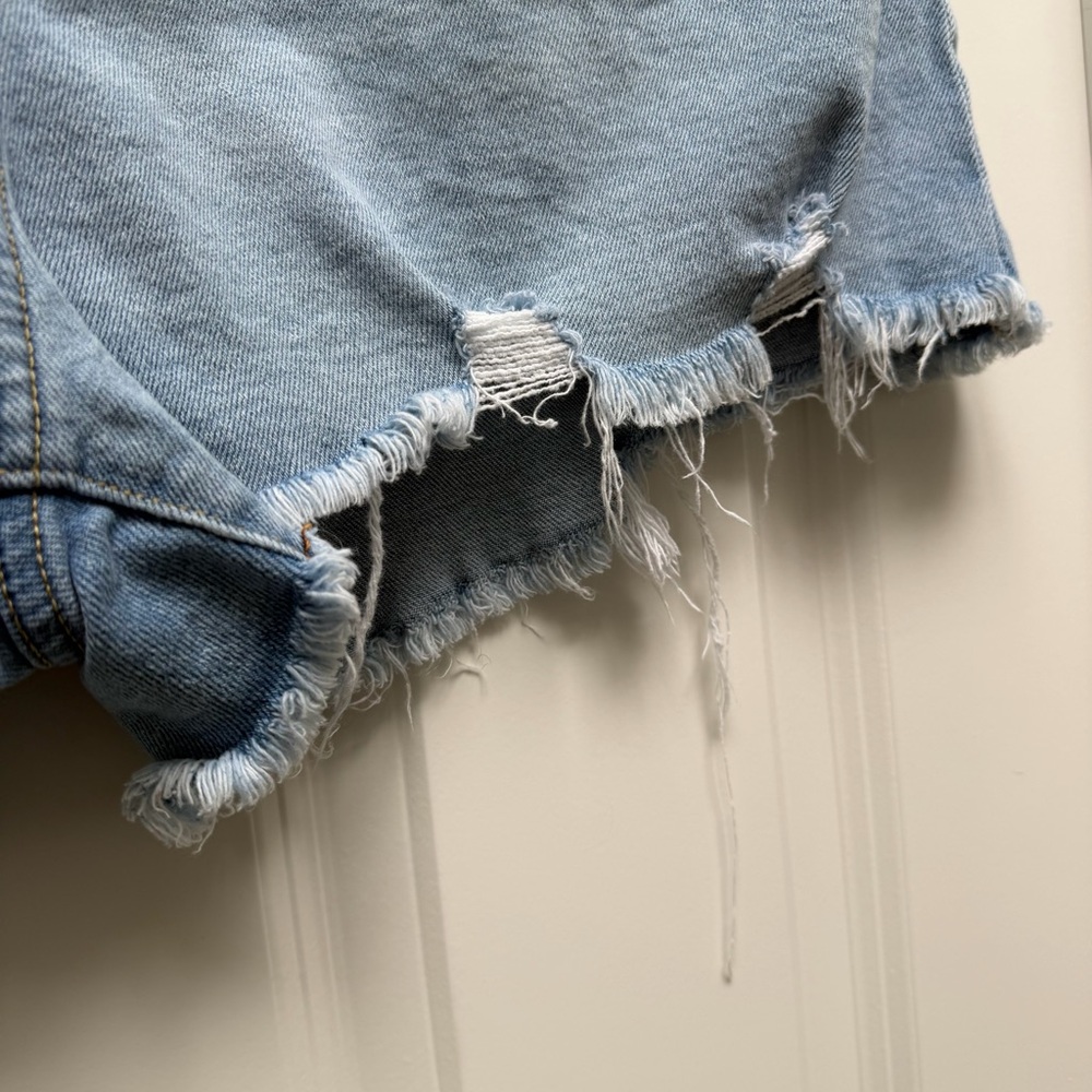 ABERCROMBIE & FITCH CURVE LOVE HIGH RISE MED WASH DISTRESSED DENIM SHORTS 33/16 - Picture 3 of 13